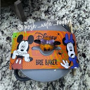 Disney Mickey/Minnie Mouse Brie Baker, NWT